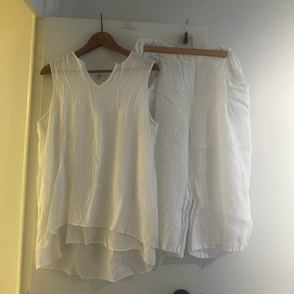 White Linen Sleeveless Top and Capris Set - Beautiful and in new like condition